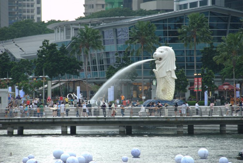 Singapore: fantasy sea-life statue