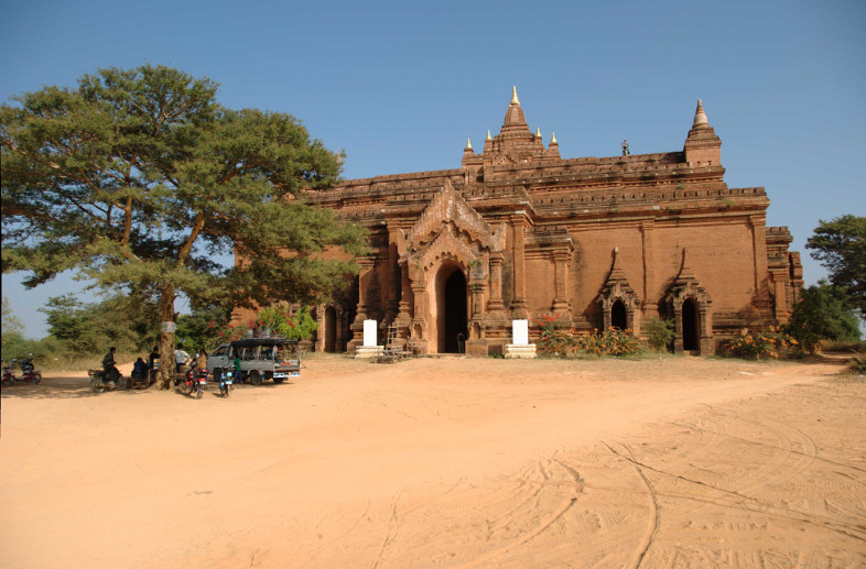 Bagan, Myanmar: Pyathada Paya