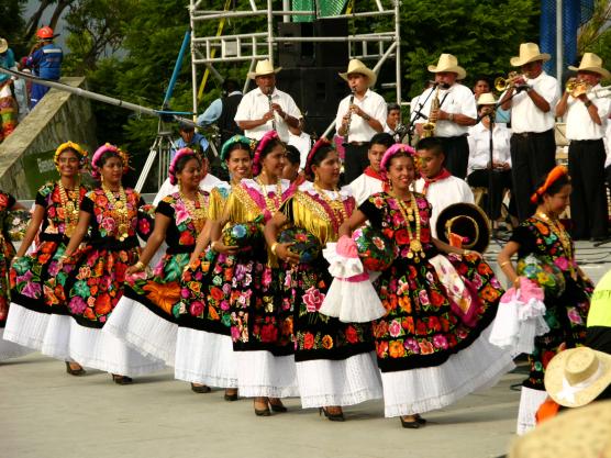 Oaxaca, Mexico: Guelaguetza dance performance